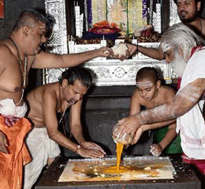 Rudrabhishekam on all Mondays of Shravan Maas